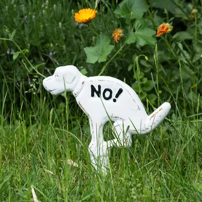 Produktbild von Moritz Steckschild NO! kein Hundeklo groß Verbotsschild aus Gusseisen Hunde Verboten Warnschild NO Dog allowed Schild Gartenschild keine Hundetoilette
