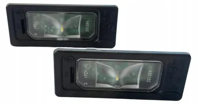 Productafbeelding van 2x LED kentekenverlichting voor LAND ROVER DISCOVERY SPORT L494 IV, DEFENDER (L663), JAGUAR E-PACE. Artikelnummer: GX73-13B627-AA, GX7313B627AB - T2H24328 - LR087728