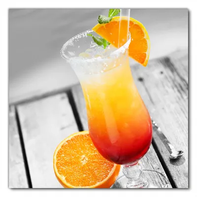 Produktbild von Wallario selbstklebende Möbelfolie/ Tischdecke für Innen und Außen, Größe: 50 x 50 cm - Bunter Cocktail am Pool mit Hintergrund in schwarz weiß