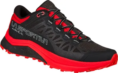 Trailrunning-Schuhe "Karacal" von La Sportiva in Schwarz und Rot; mit atmungsaktivem Obermaterial und rutschfester Sohle.