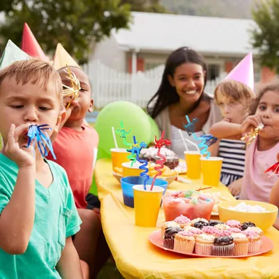 Produktbild von 18 Stück Kindertrinkhalme - Dino-Partydekoration für Geburtstage - Wiederverwendbare Halme