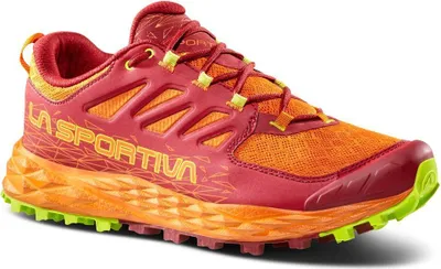 Trailrunning-Schuh "Lycan II" von La Sportiva in Rot und Gelb mit griffiger Sohle.