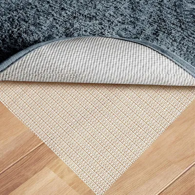 Zdjęcie produktu dla Mata antypoślizgowa PVC o wymiarach 200 x 200 cm, przeznaczona do stosowania pod dywanami