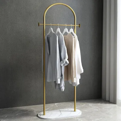 Imagen del producto de Pequeño perchero con base de mármol, de pie, color dorado, para dormitorio