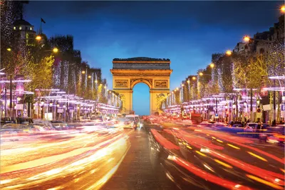 Produktbild von Wallario Premium Vliestapete Fototapete Arc de triomphe in Paris bei Nacht in der Größe 400 x 267 cm, extra dick, wird in 5 Teilen geliefert