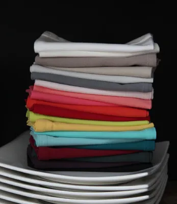Produktbild von Einfarbige und bunte Serviette