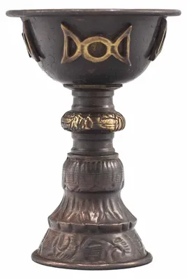 Imagen del producto de Copa Ritual de Cobre Antiguo con Triple Luna 8x13cm