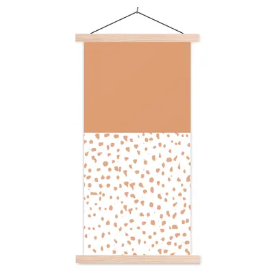 Produktbild von MuchoWow® Textilposter Tupfen - Orange - Weiß 40x80 cm mit holzfarbenen Rahmen - Wohnzimmer