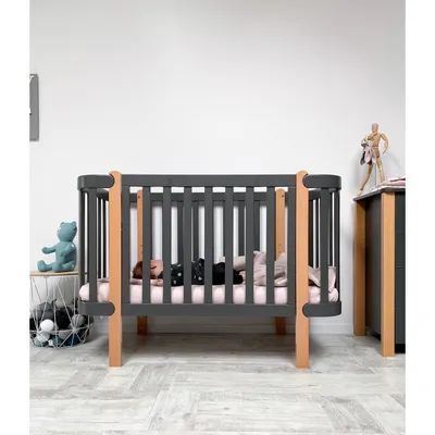 Produktbild von Veres Monaco Babybett aus Holz (120x60 cm) - Premium Luxus Kollektion -  Anthrazit Natur