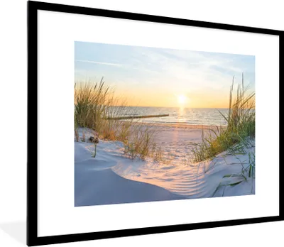 Produktbild von MuchoWow® Gerahmtes Poster Strand - Sonne - Düne - Gras - Sand - Horizont 80x60 cm - Poster mit Schwarzem Bilderrahmen Wandposter Rahmen Foto Bilder - Schlafzimmer-Dekorationen - Fotoposter