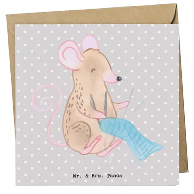 Produktbild von Mr. & Mrs. Panda Grußkarte Maus Stricken - Grau Pastell - Geschenk, Klappkarte, Glückwunschkarte, faltkarte, doppelkarte, DIY, anlasskarte