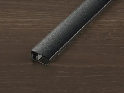Produktbild von PROLINE Schwarz matt 100mm Abschlussprofil, PROVARIOclip Universal Aluminium Bodenprofil, Drehgelenktechnik, einrastbares System, ohne sichtbare Verschraubung, strukturierte Oberfläche, kratzfest, Bewegungsfugen, schwimmend verlegte Bodenbeläge