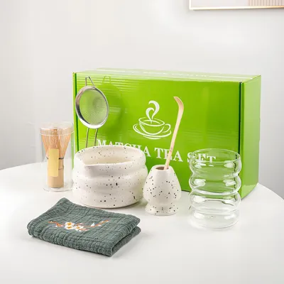 Produktbild von Matcha Besen Set 8-teilig Weiß mit Schale, Halter, Glas, Schaufel, Sieb, Tuch