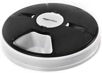 Produktbild von Amazon Basics Automatischer Futterspender für Hunde und Katzen – Elektronischer Futterautomat mit 6 Portionen und Timer, Schwarz