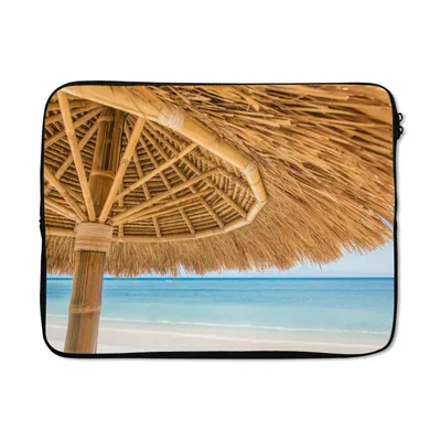 Produktbild von MuchoWow® Laptop Hülle 17 Zoll Laptoptasche Sonnenschirm - Strand - Meer - Tropisch - Zipper - Schutzabdeckung