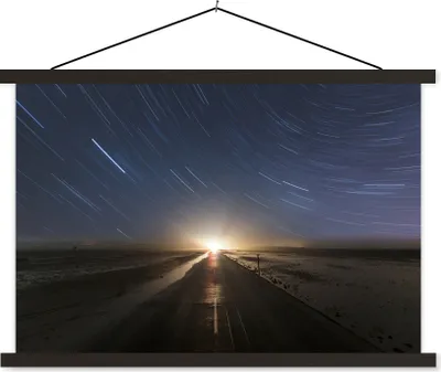Produktbild von MuchoWow® Textilposter Die Straße zwischen den Sternschnuppen 90x60 cm mit schwarzem Rahmen - Aufhängungssatz
