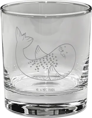 Produktbild von Mr. & Mrs. Panda Old Fashioned Glas Robbe Liegen - Transparent - Geschenk, Nordsee, Gravur Whiskyglas, Seehund, Freude, Whiskey Tumbler, Whisky, Strand, Ostsee, Bourbon