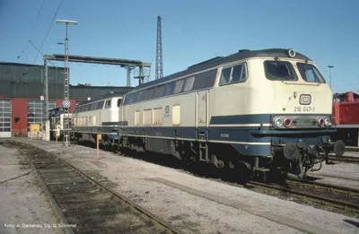 Produktbild von PIKO Diesellok BR 216 beigeblau DB IV + PluX22 Dec. 52409