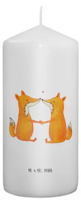 Produktbild von Mr. & Mrs. Panda Kerze Füchse Liebe 15 x 7 cm - Weiß - Geschenk, Freundin, Fuchs, Erinnerungskerze, Wachskerze, Ehe, Freund, Stumpenkerze, Erinnerungslicht, Bedruckte