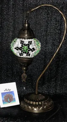 Immagine prodotto di Lampada da tavolo turca realizzata a mano in vetro soffiato a bocca verde e bianco con mosaico - lampada da comodino orientale