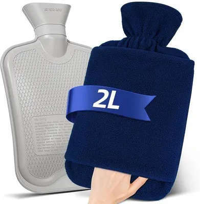 Produktbild von Famanu Wärmflasche mit Fleecebezug, 2 Liter, auslaufsicher, Handwärmer, blau