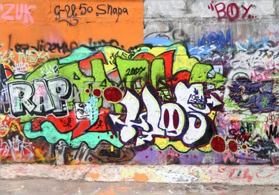 Produktbild von Wallario Poster - RAP-Graffiti- Wand mit verschiedenen Tags, Kunstdruck Größe: 70 x 100 cm