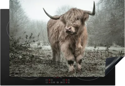 Produktbild von KitchenYeah© Herdabdeckplatte Schottischer Highlander - Wald - Nebel - Kuh - Tiere - Natur , 78x52cm, Küche Deko, Glaskeramikkochfeld Herdabdeckung, Abdeckplatte fùr Kochfeld