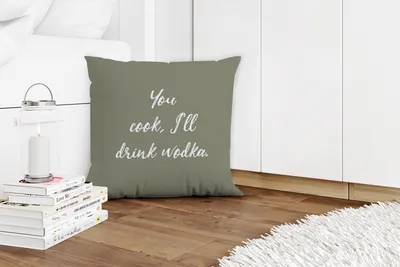 Produktbild von MuchoWow® Zierkissen Sofakissen Wohnzimmer Dekokissen 45x45 cm Zitate - Du kochst, ich trinke Wodka - Sprichwörter - Schlafpolster - Polster für das Sofa
