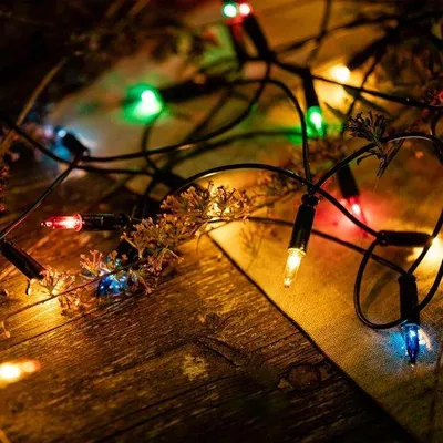 Produktbild von Mini LED-Kette mit Stecker für Innenraum - 20 farbige Glühbirnen, 2,85m Weihnachtsbeleuchtung und Dekoration