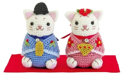 Produktbild von Olympus Amigurumi-Häkelset: Kätzchen-Kaiserpaar Baby Kitty (Hinamatsuri) von Hiromi Fukumura