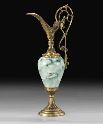 Produktbild von Casa Padrino Luxus Barock Vase in Weinkrug Form Antik Messing / Grün H. 37 cm - Barock Deko Accessoires