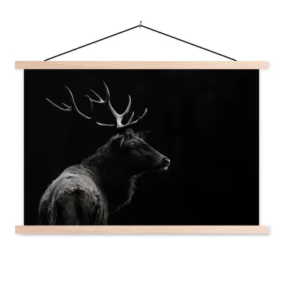 Produktbild von MuchoWow® Textilposter Hirsch - Schwarz - Porträt - Geweih - Tiere 60x40 cm mit holzfarbenen Rahmen - Bilder