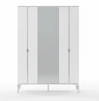 Produktbild von Eleganter Kleiderschrank – geräumig und stilvoll gestaltet
