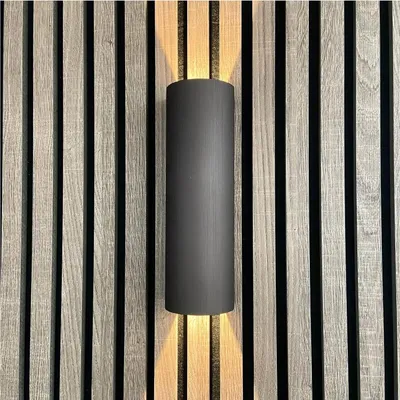Productafbeelding van Atmooz Macy – Wandlamp – Brons – LED – Metaal – 8 x 6,5 x 25 cm – Geschikt voor: hal, slaapkamer, eetkamer, woonkamer