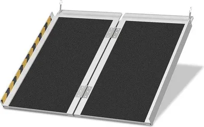 Productafbeelding van Famanu Oprijplaat, draagbaar, 61 cm - Oprijplaat voor rollators en rolstoelen - Aluminium rolstoeloprijplaat, belastbaar tot 270 kg - Opvouwbaar met antislip oppervlak