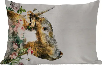 Produktbild von MuchoWow® Outdoor Kissen - Schottisches Hochlandrind - Kuh - Rosen - Rosa - 60x40 cm - Wetterfest - Lounge Kissen - Zierkissen - Kissen für Innenräume