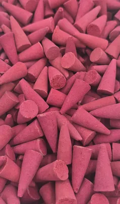 Produktbild von 50 x Räucherkegel mit Mitternachtsrose Geruch aromatisch Räucherkerze rot