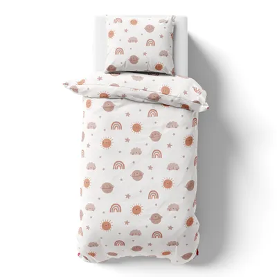 Produktbild von Kinderbettwäsche Boho Dreams 135x200 + 80x80 cm in 100 % Baumwolle in Renforcé, himmlisches Bettwäsche- Set mit Sonne, Regenbogen, Planeten, Wolke