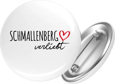 Produktbild von Huuraa Button Schmallenberg verliebt 25mm rund mit Sicherheitsnadel Ansteckbutton Geschenkidee