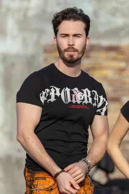 Produktbild von CT768 Herren T-Shirt mit kursiver Schriftart