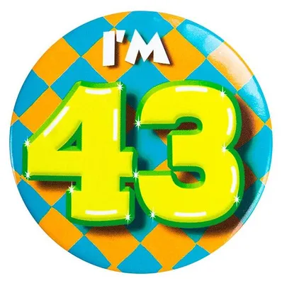 Produktbild von Geburtstagsbutton | Metall-Geburtstagsbutton | Partybuttons – Ich bin 43, mehrfarbig, 5,5 cm Länge x 5,5 cm Breite x 0,5 cm Höhe