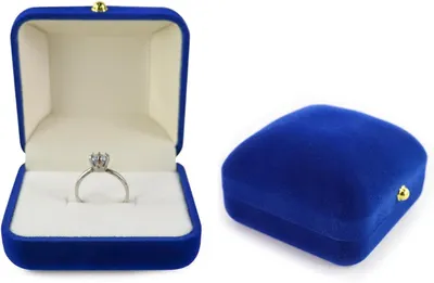 Imagen del producto de Caja de terciopelo, de forma elíptica, color azul con cierre magnético dorado, ideal para anillos de compromiso