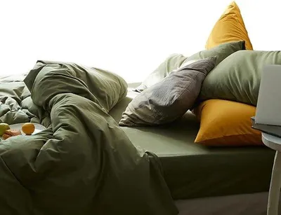 Immagine prodotto di Set di biancheria da letto, 140 x 200 cm, liscia, coprimaterasso con federa 70 x 90 cm, 100% microfibra morbida e confortevole, set di biancheria da letto in 2 pezzi con chiusura a cerniera, per letto singolo