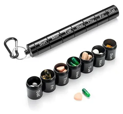 Zdjęcie produktu dla Pudełko na tabletki na 7 dni, 7 przegródek, aluminium, czarne, wodoodporne, breloczek, idealne na podróże i camping