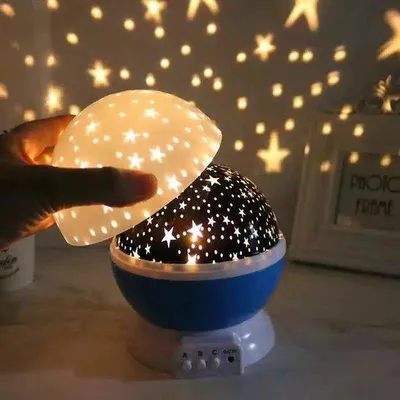 Image de Veilleuse pour enfants, avec rotation à 360 degrés - 4 LED, 12 couleurs de lumière, projecteur d'étoiles avec port USB