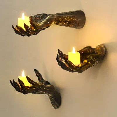 Productafbeelding van Halloween-decoratie, gotische decoratie: 3-delige set griezelige, uitstekende handen voor wandmontage, met brandende kaarsen, voor gotische wanddecoraties