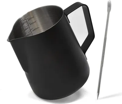 Produktbild von Joejis Milchkännchen 600ml - Edelstahl - Milchaufschäumer mit Latte Art Stift - Barista Milchkanne für Cappuccino Espresso - Barista Milchkännchen zum Milchaufschäumen - Schwarz