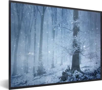 Produktbild von MuchoWow® Gerahmtes Poster Wald - Winter - Schnee 80x60 cm - Poster mit Schwarzem Bilderrahmen Wandposter Rahmen Foto Bilder - Schwarzem - Mit Gestell