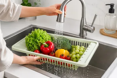 Produktbild von 10er Set BAYLI Abtropfsieb Hellgrün 45,5 x 21 x 8,5 cm Küchensieb Durchschlag Abtropfgestell Kunststoff Gemüsesieb Obstsieb Salatsieb Stapelbar Küchenhelfer