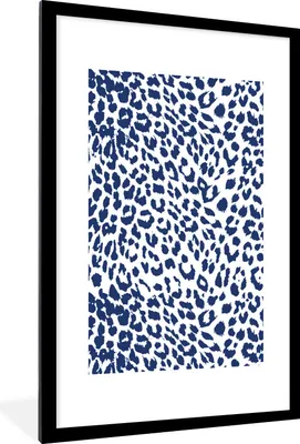 Produktbild von MuchoWow® Gerahmtes Poster Pantherdruck - Blau - Weiß 60x90 cm - Poster mit Schwarzem Bilderrahmen Wandposter Rahmen Foto Bilder - Dekoration - Wandposter Wohnzimmer - Hochwertig